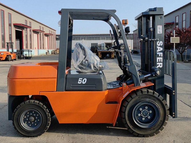 CPD50 5 Ton 4 Wheel Electric Forklift for Heavy Duty Material Handling