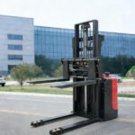 Electric Stacker with Side Shift 1.5–2.0 Ton Mobile Side Loading