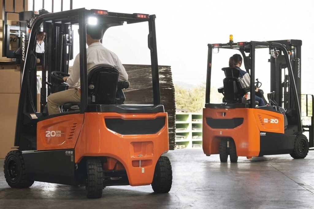 3 Wheel Electric Forklift vs 4 Wheel Forklift