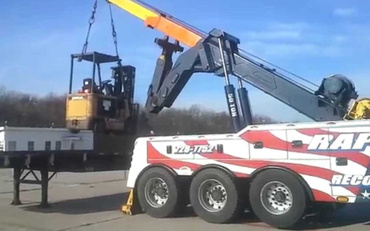 How to Lift a Forklift with a Crane (Safety Guidelines & Best Practices)