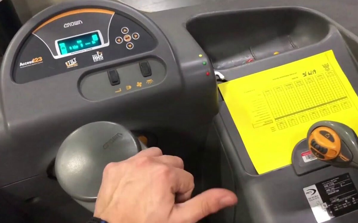 How to Operate a Reach Truck (Step-by-Step Guide for Beginners)