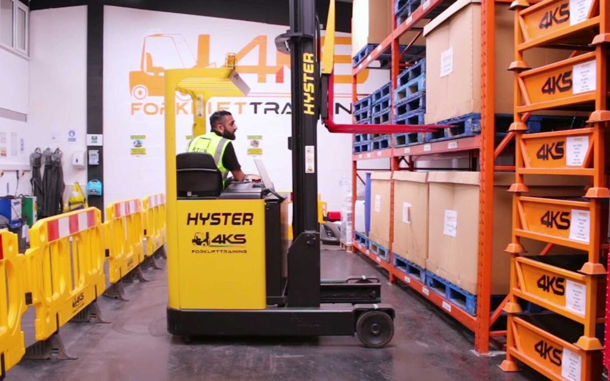 Reach Truck Operator Guide: Duties, Skills, Experience & How to Operate Safely
