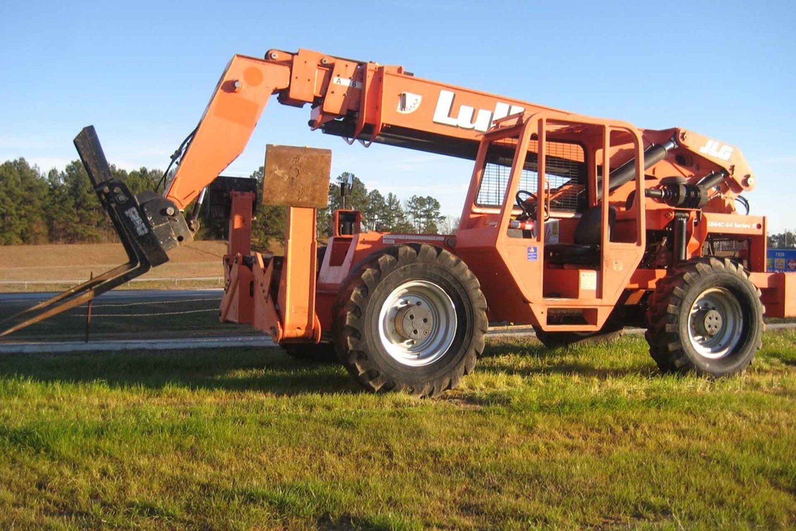 What Is a Lull Forklift (Lull Lift or Lull Machine)? A Complete Guide ...