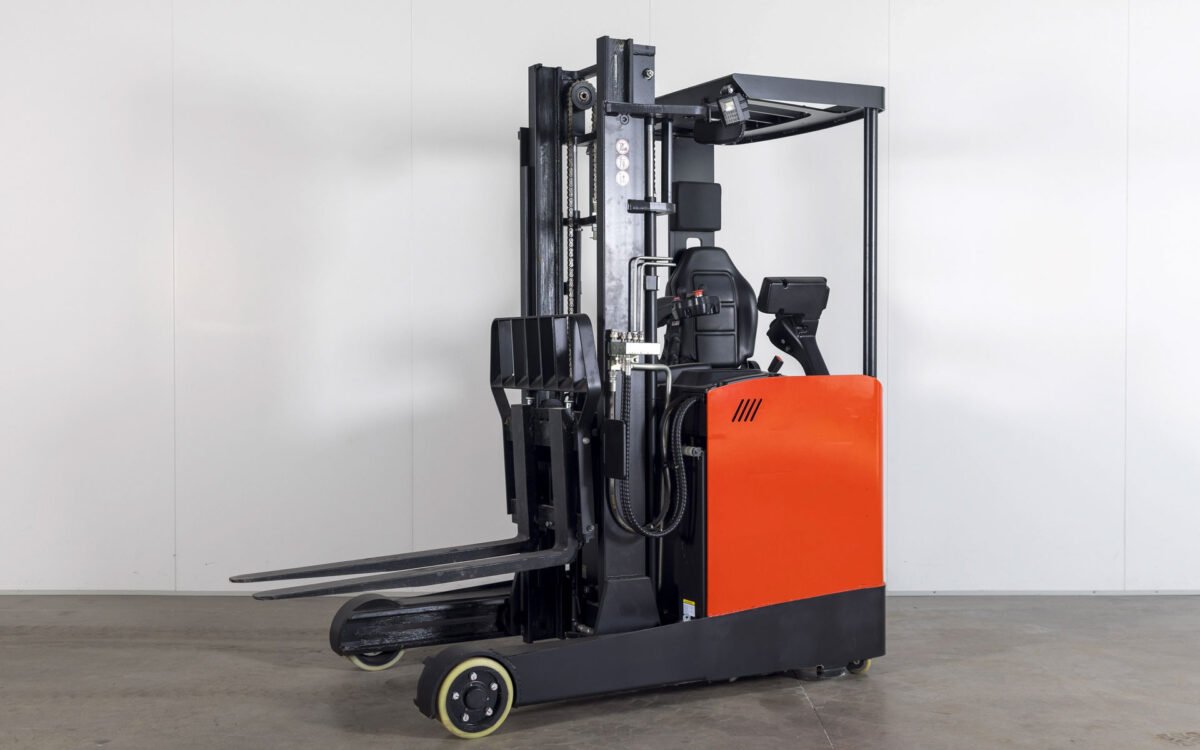 What Is a Reach Forklift? (How It Works, Uses & Benefits)