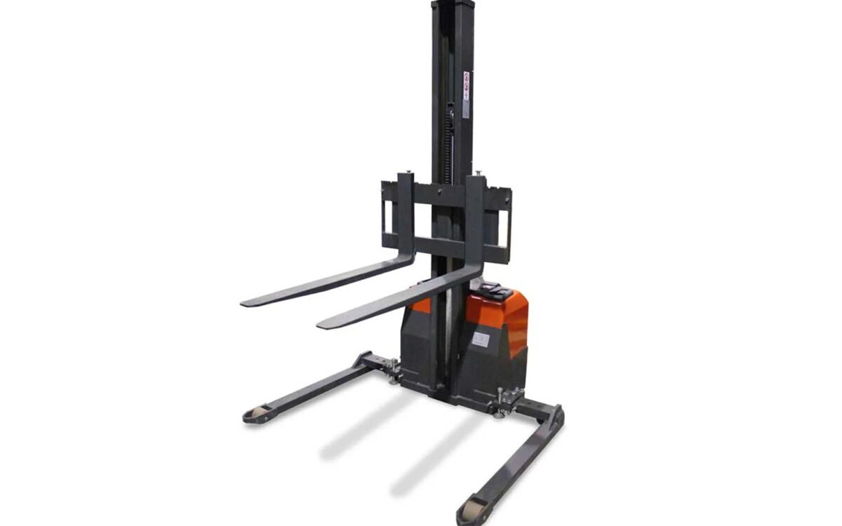 What is a Straddle Stacker? The Ultimate Guide to Pallet Compatibility