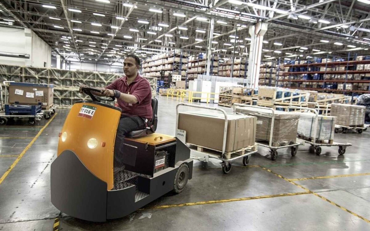What is a Tugger Forklift? The Powerhouse of Horizontal Transport