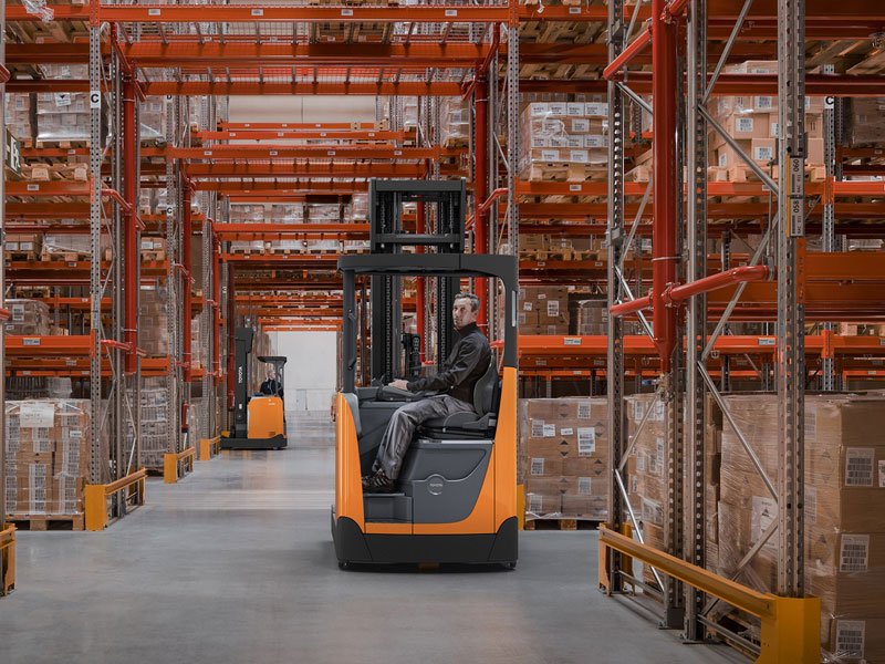 what is a reach truck