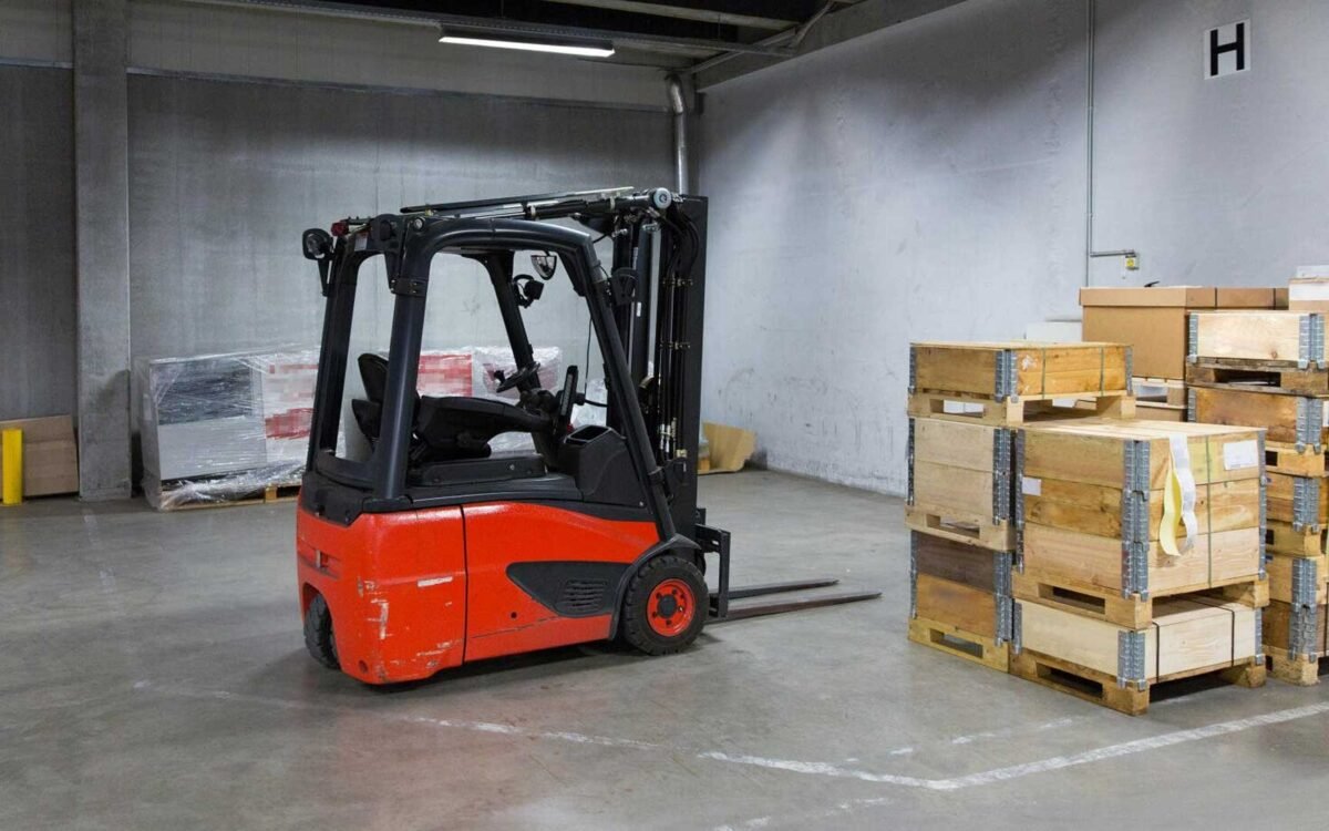 How Much Does a Forklift Weigh? (By Type, Capacity, and Power)